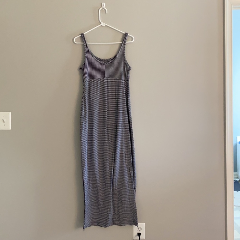 Gap- sleeveless maternity maxi dress